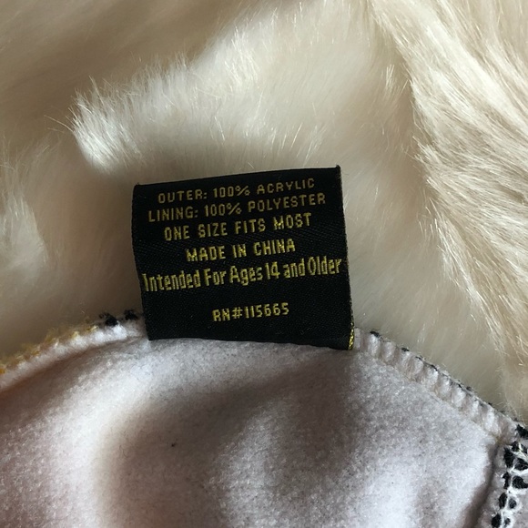 Batman Winter Hat - Picture 3 of 4